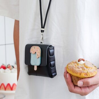 清涼感満載！手作りの本革ミニショルダーバッグ、かわいいアイスクリームデザインの画像