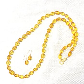 琥珀のロングネックレス