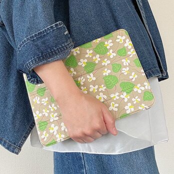 ペン収納付手帳型iPadケース【ドクダミ】三折りスタンド機能付ソフトケースタイプの画像