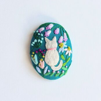 ねこと草花の刺繍ブローチ(botanical）#247の画像