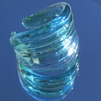 煌めく波紋のガラスカフリングの画像