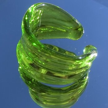 煌めく波紋のガラスカフリングの画像