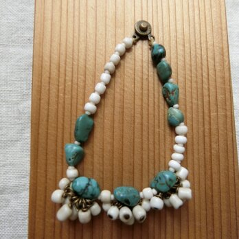 ＊happy price＊turquoise×白のブレス@アフリカのシードビーズ とターコイズナゲットの画像
