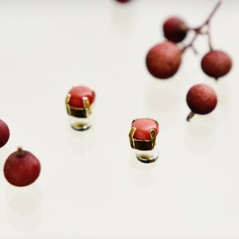 ピアスみたい！【マグネットピアス(イヤリング)】天然色 本赤珊瑚 6mm 1粒の画像