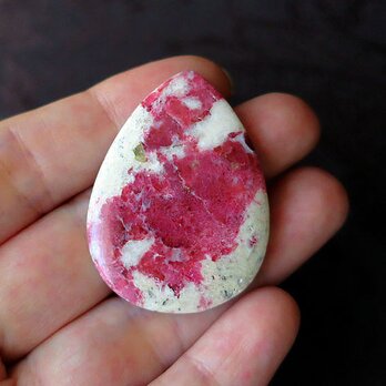 薔薇色のノルウェー産チューライト しずく型ルース a Thuliteの画像