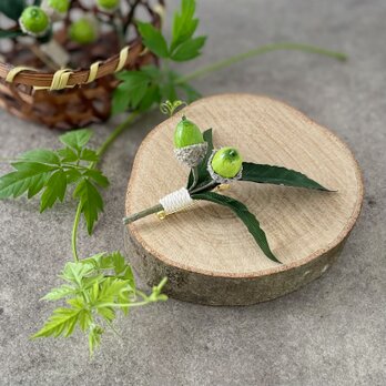 布花　かわいいどんぐりのブローチの画像
