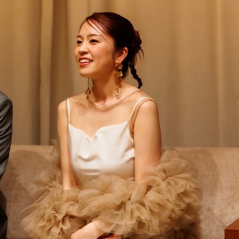 実例写真！人気上昇！トップス カーキ色 色直し ラッフルフリル 披露宴/結婚式の画像
