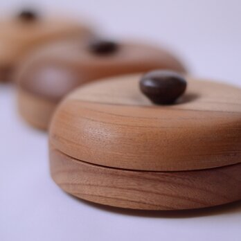 天然木(欅)のまるい小物入れ/直径≒110mm/アクセサリーケース #0157の画像
