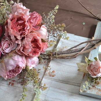 【ウェディング】ピンク芍薬のクラッチブーケ＊ブートニアの画像