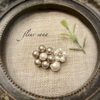 mosaic flower  モザイクフラワーのブローチ〈コットンパール〉  beige・whiteの画像