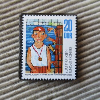 東ドイツ　児童絵切手ブローチ9876