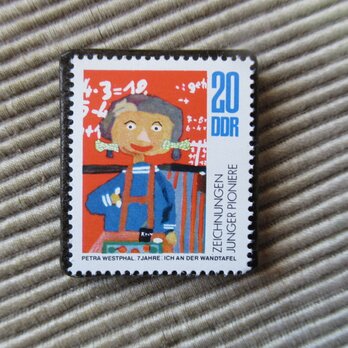 東ドイツ　児童絵切手ブローチ9879