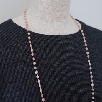 long necklace silk ピンクシェルの画像