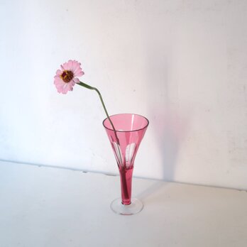 朝顔のような切子の花瓶の画像