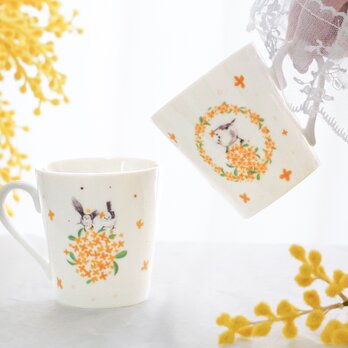 金木犀とシマエナガの花びら舞うマグカップの画像