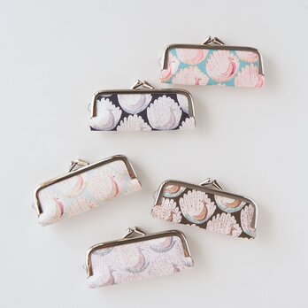 ■リバティプリントのがま口印鑑ケース・シルバーの口金 / ピーコックス■ hanko case (lbt-pc)の画像