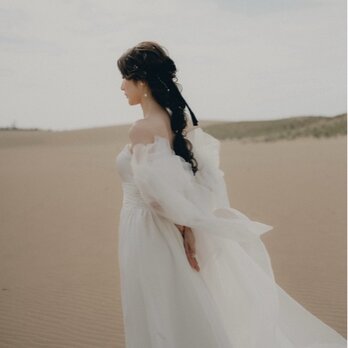 実例写真！美品！ウエディングドレス ベアトップ ふわふわ袖 デザイン感 ファスナー 結婚式/披露宴の画像