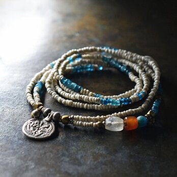 oldインドシルバートップ、古代水晶、ミゾーラムカーネリアン、まん丸ローマングラス、ホワイト＆エメラルドブルーの2連ネックレス