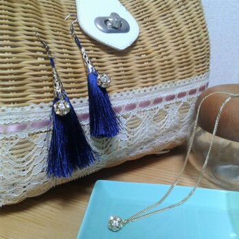 タッセルピアス＆ネックレスのセットの画像