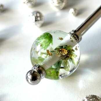 かんざし　ドライフラワーの水中花　黄緑　グリーン　抹茶　一本挿し　一本簪　涼しげ　樹脂　クリア　透明　夏の画像
