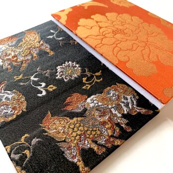『唐獅子牡丹錦帖〜朱牡丹』　金襴織物御朱印帳　B6大判サイズ　正絹織物（裏表紙）　獅子　牡丹　唐草　蛇腹御朱印帳　桐生織物の画像