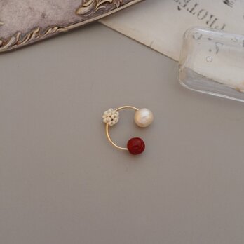 ear cuff  odango  アイボリー×赤の画像