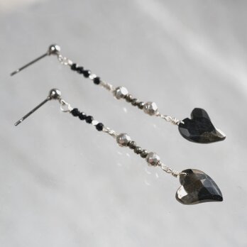 svart og pýrít heart earring：天然石パイライト/ブラックスピネル/シルバー　ピアス　黒の画像