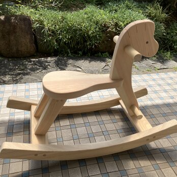 ひのきの木馬おもちゃの画像