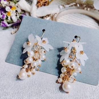 揺れるパールのウェディング　ピアス　ゴールド  揺れる 花  結婚式　パーティー　発表会の画像