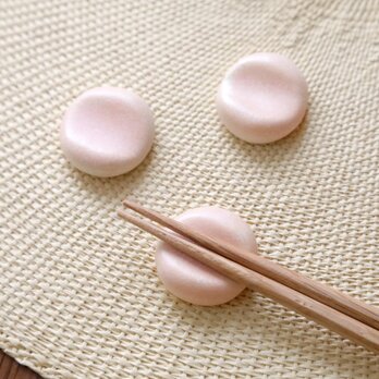 桜花窯変釉の丸い箸置きの画像
