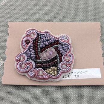 ブローチ〜ビーズ刺繍ソウタシェの画像