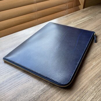 《L字ファスナー型》レザーラップトップケース （ネイビー） 13インチノートパソコン用の画像