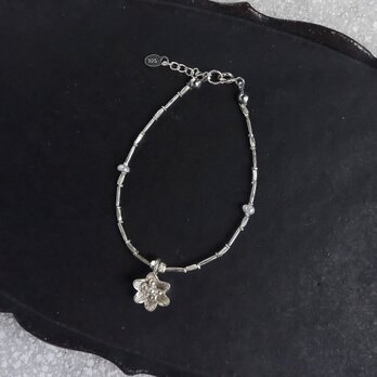 カレンシルバーのお花ブレスレットの画像