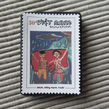 ベトナム　児童画切手ブローチ9905