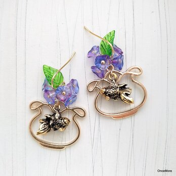金魚と朝顔のピアス（黒）の画像