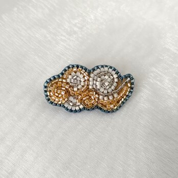 うずまきの雲　ビーズ刺繍のブローチの画像