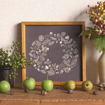 「 minori no mori no wreath（ charcoal brown ）」20cm角ポスターの画像