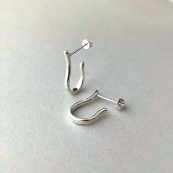 上品なシルエット　ドロップフープピアス　silver950 シンプルの画像