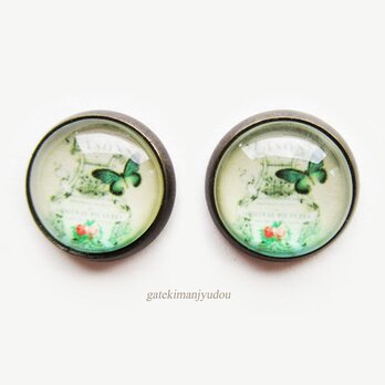 蝶のアンティーク風ピアス