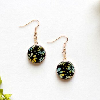 レジンアート　ラウンドピアス〈虹の花〉の画像