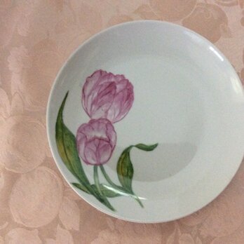 チューリップの花のケーキ皿の画像