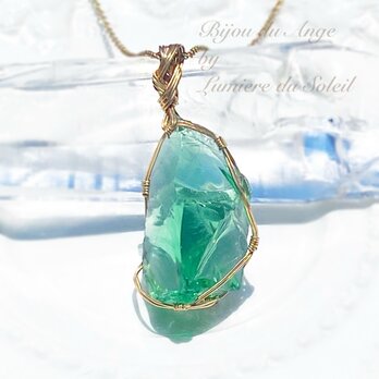 〜癒しと豊かさをもたらす〜アンダラクリスタルのペンダントトップ《マーリングリーン》