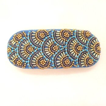 特小＆竹ビーズの丸模様刺繍バレッタ（水色×ゴールド）の画像