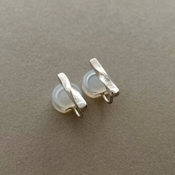 silver950  ひねりバーのシンプルイヤリング　痛くなりにくいの画像