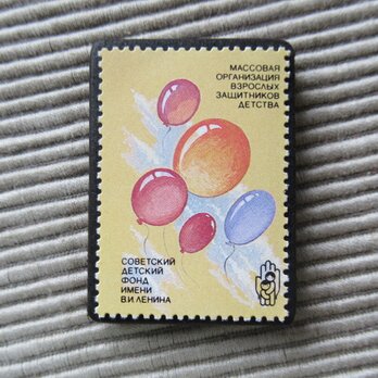 ソ連　児童画切手ブローチ 9931