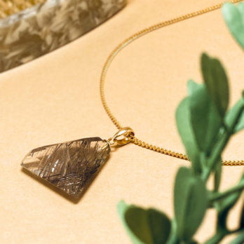 ラス1 20mm アシンメトリー ルチルクォーツ/金針水晶  K18 K18GP 天然石ネックレス - 琴線