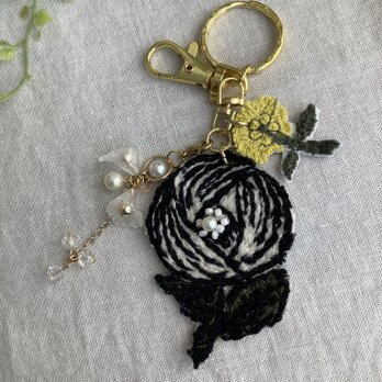 ハンドメイド ＊ミナペルホネンスキップrosy  キーホルダー1点物天然石の画像