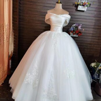 ウエディングドレス オフショルダー 繊細レース チュールスカート 披露宴/結婚式 細見えシルエットの画像