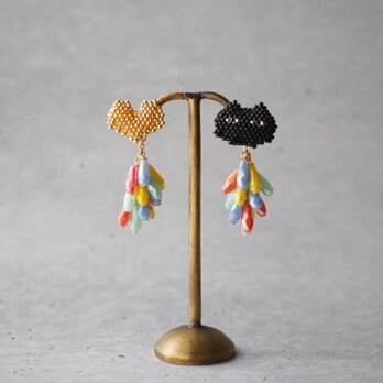 beads jewelry『お魚大漁でニヤリな黒猫』(カラフル)ピアス/イヤリング※ピアスのみ2way【受注】の画像