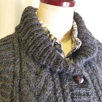 アラン模様　ショールカラーのベスト　ケーブル模様　ヘチマ襟　縄編み
